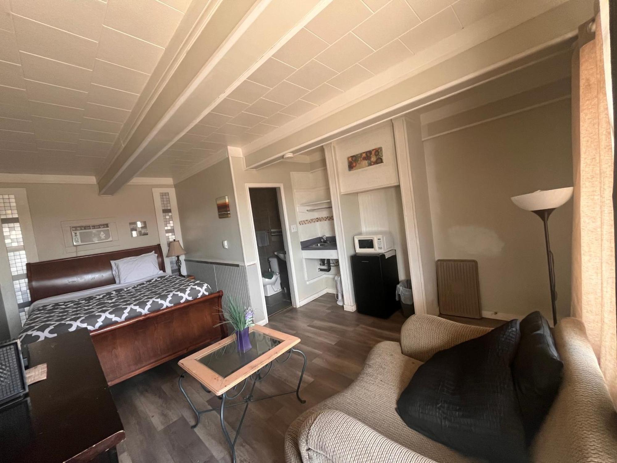 Caravan Motel Fort St. John ภายนอก รูปภาพ
